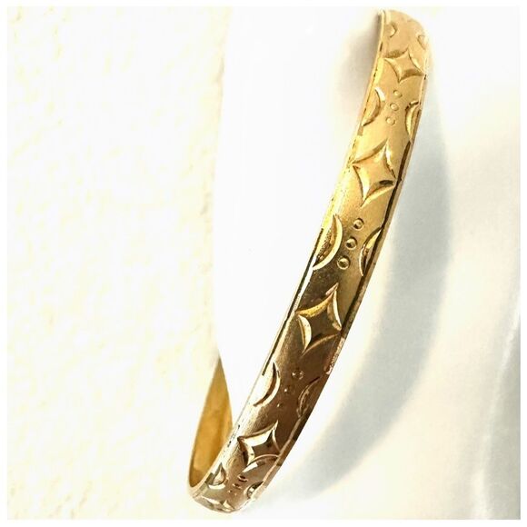 Gold plated patterned  bangle bracelet - Picture 6 of 8